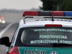 Policajti sa zrazili s osobným autom, dvaja sú v nemocnici