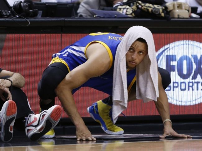 Video: Curry nastrieľal 51 bodov a prekonal aj rekord NBA