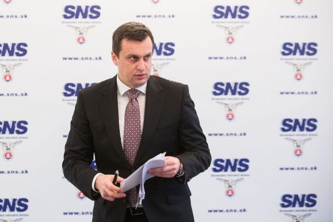 SNS nechce povedať, či by išla so Smerom alebo pravicou