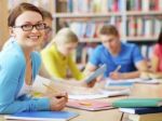 Stredoškoláci môžu získať grant na štúdium v zahraničí