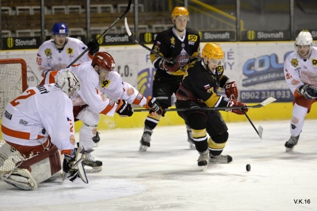 Gladiátori vyhrali nad UK Praha 7:2, sen o playoff žije