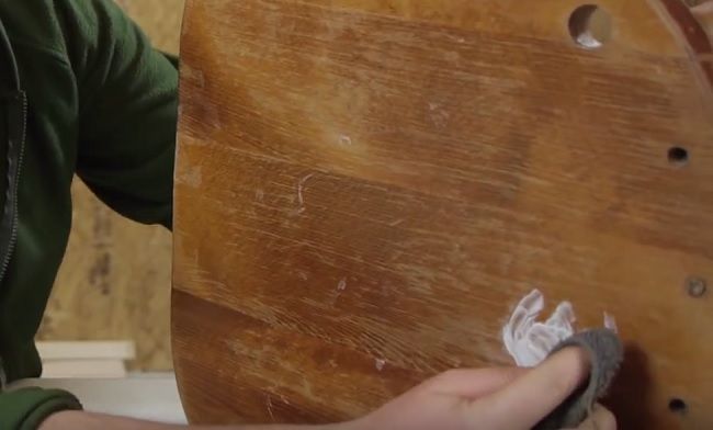 Video: Touto obyčajnou pastou odstránite z dreva škvrny od vody