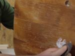 Video: Touto obyčajnou pastou odstránite z dreva škvrny od vody