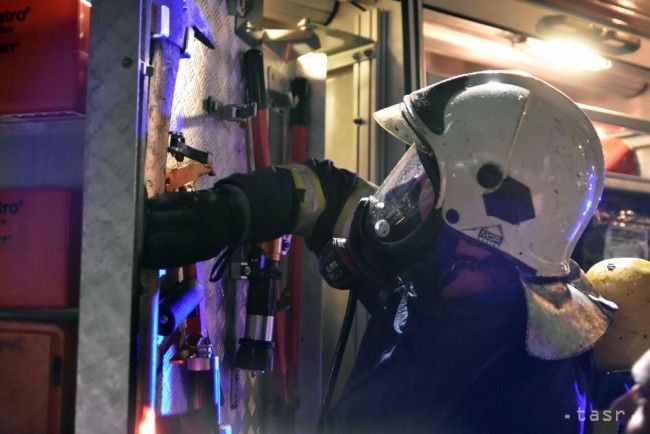 Prešovskí hasiči zasahovali pri požiari autobusu