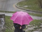 FOTO: Bratislavu trápi silný vietor a intenzívny dážď