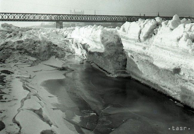 Nahromadenie ľadu na Dunaji uvoľňovali aj bombardovaním