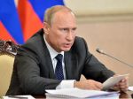 Putina by na ďalšie prezidentské obdobie volilo 74 percent Rusov