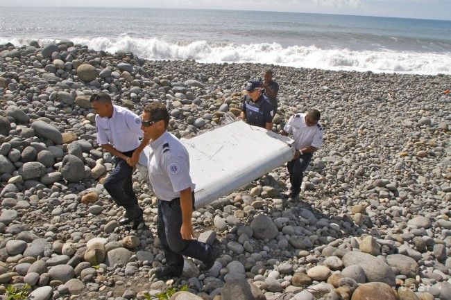 Rodiny 12 cestujúcich zmiznutého letu MH370 podali žaloby