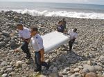Rodiny 12 cestujúcich zmiznutého letu MH370 podali žaloby