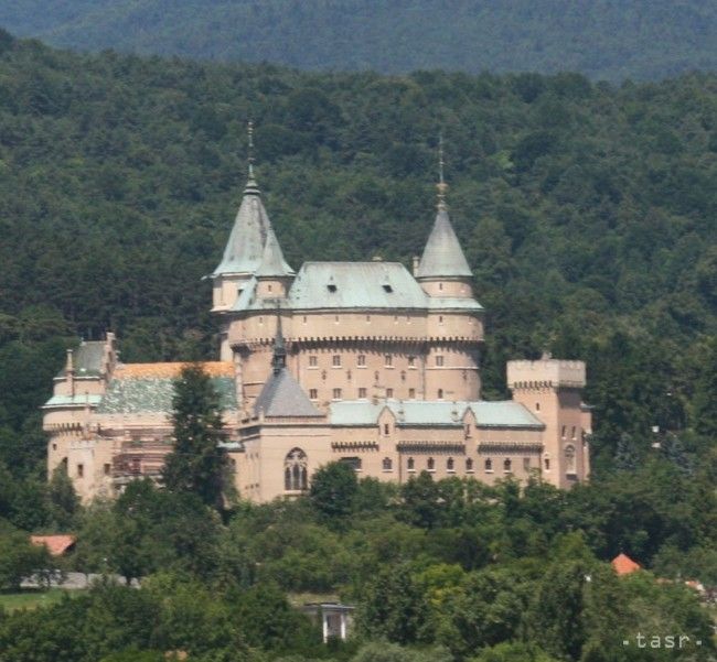 Bojnický zámok sa na hodinu ponorí do tmy, zapojí sa do Hodiny Zeme