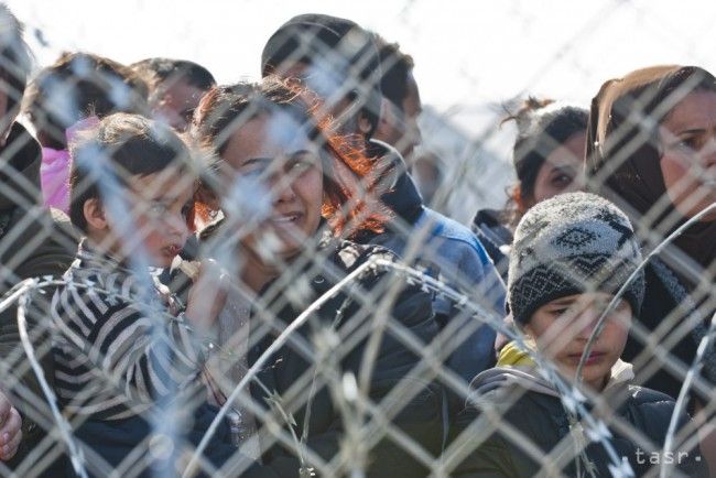 Migranti blokujú železničnú trať medzi Srbskom a Macedónskom