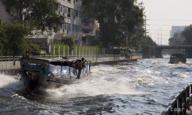 Výbuch motora poháňaného LNG na trajekte v Bangkoku zranil 67 ľudí