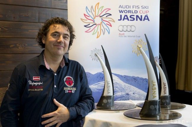 FOTO: Trofeje pre najlepšie pretekárky vyrobil kováč zo Zemplína ručne