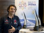 FOTO: Trofeje pre najlepšie pretekárky vyrobil kováč zo Zemplína ručne