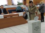 V Šarovciach volič odmietol odovzdať nepoužité hlasovacie lístky