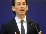 Prísne opatrenia vyriešia problémy s utečencami,tvrdí rakúsky minister
