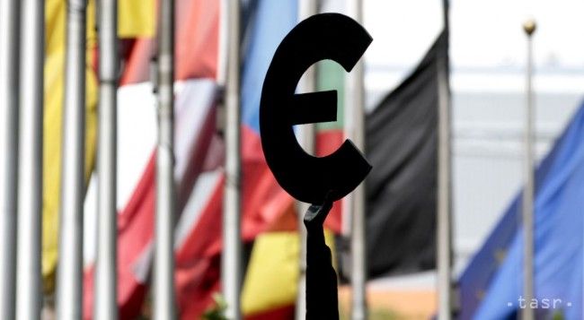 Bývalý guvernér Bank of England tvrdí, že euro poškodzuje Britániu