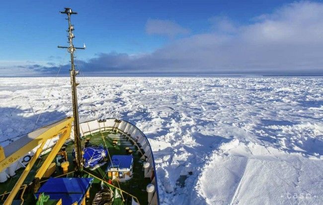 Japonský ľadoborec zachránil austrálsku antarktickú expedíciu