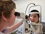 Pacientom v košickej nemocnici bezplatne zmerajú očný tlak