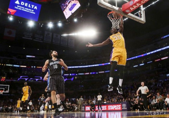 LA Lakers zdolali po obhajcovi trofeje doma aj Orlando