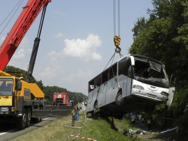 Nehoda: Havaroval autobus plný detí