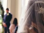Video: S touto svadbou niečo nie je v poriadku!