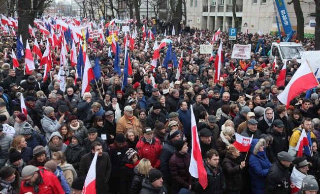 Zmeny poľskom zákone o Ústavnom súde nie sú v súlade s ústavou