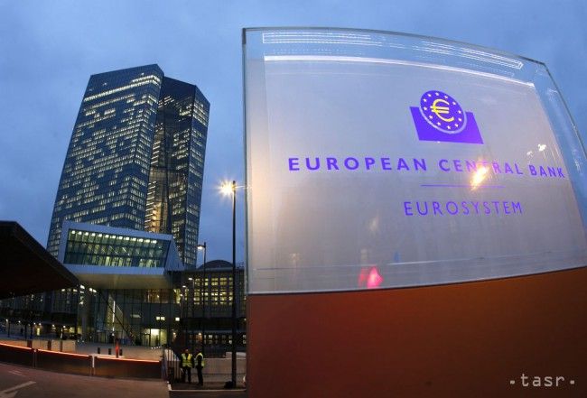 Európska centrálna banka za rok minula 2000 eur na osobu v eurozóne