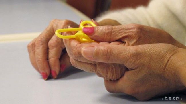 Zabúdanie môže byť prejavom Alzheimerovej choroby, varujú odborníci