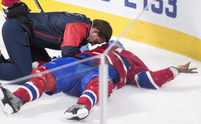 Subban po zrážke so spoluhráčom opúšťal ľad na nosidlách