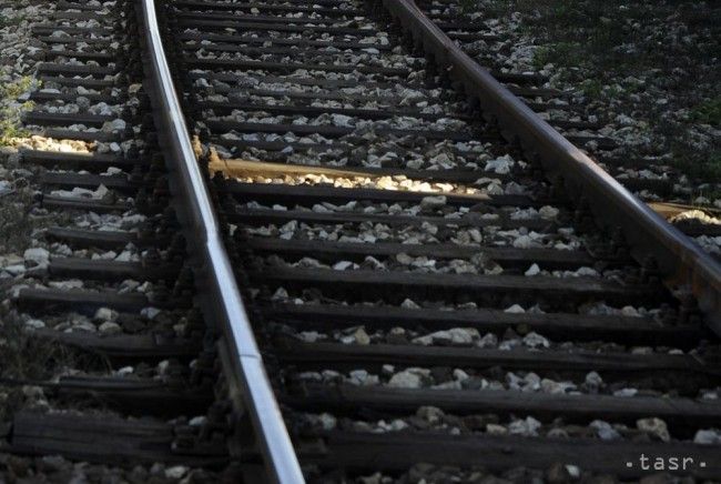 Nákladný vlak zrazil na Zemplíne 42-ročného muža