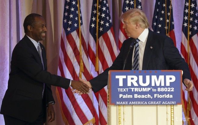 Bývalý prezidentský kandidát Ben Carson podporil Donalda Trumpa