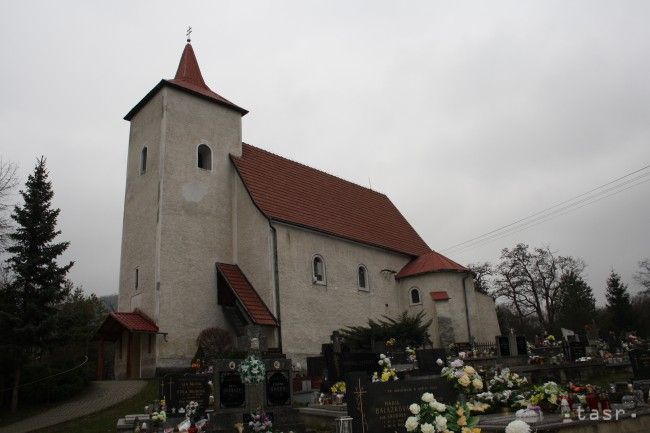 Obec Bystričany sa skladá z troch častí: Bystričian, Viesky, Chalmovej