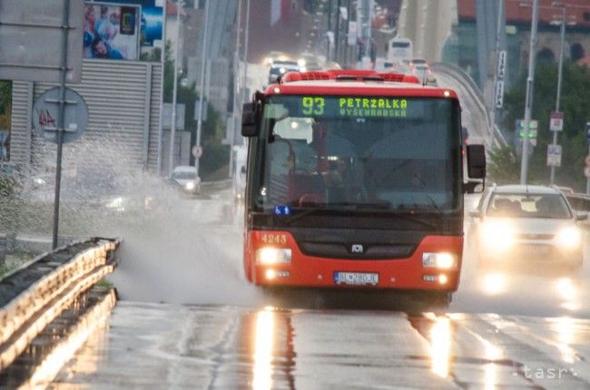 BRATISLAVA: MHD i prímestské autobusy jazdia bez výraznejších zdržaní