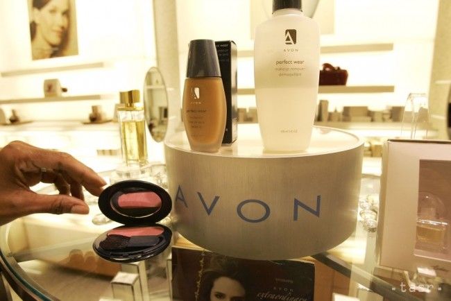 Spoločnosť Avon zruší okolo 2500 miest, centrálu presunie do Británie