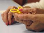 Prejavy Alzheimerovej choroby sa často pripisujú starnutiu