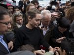 VIDEO: Angelina Jolie po Libanone navštívila utečencov v Grécku