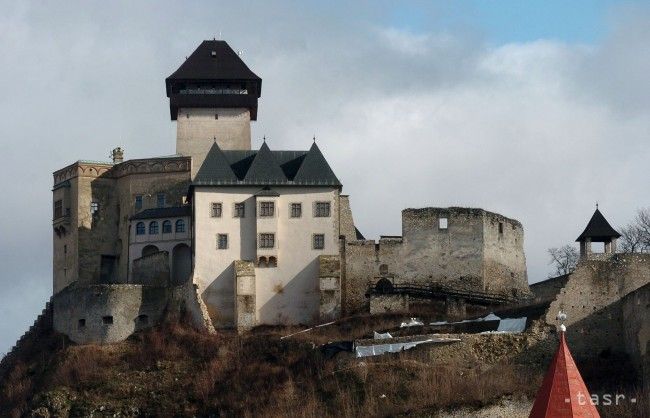 V sobotu zhasne Trenčiansky hrad