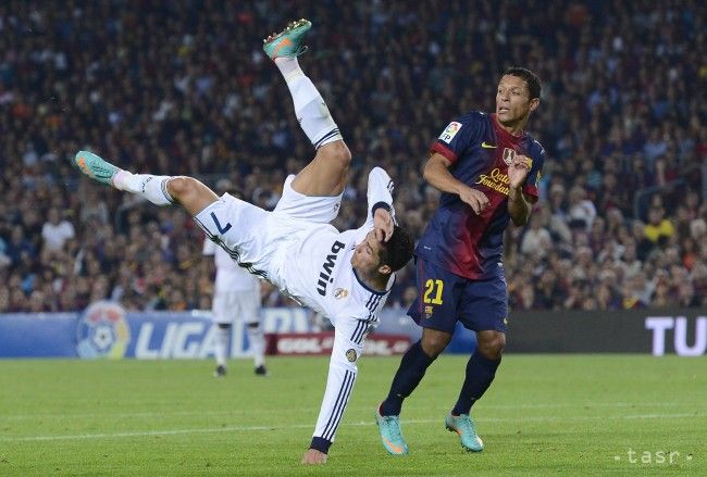 Barcelona predĺžila zmluvu s brazílskym obrancom Adrianom