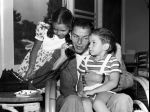 Vo veku 72 rokov náhle zomrel Frank Sinatra mladší