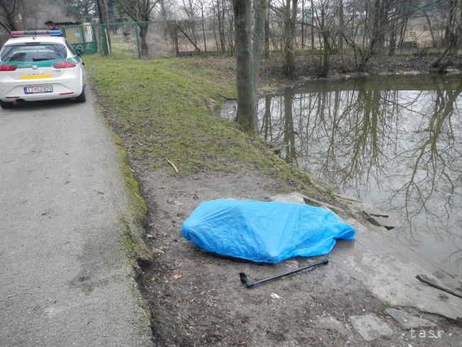 V Bratislave našli mŕtveho muža, pri tele bola i zbraň