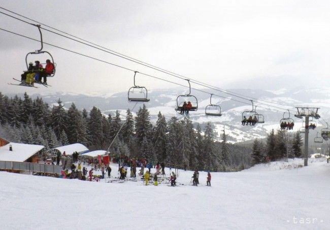 SNEHOVÉ SPRÁVY: Cez víkend sa otvorí viac lyžiarskych stredísk