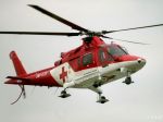 Zraneného lyžiara previezli leteckí záchranári do nemocnice