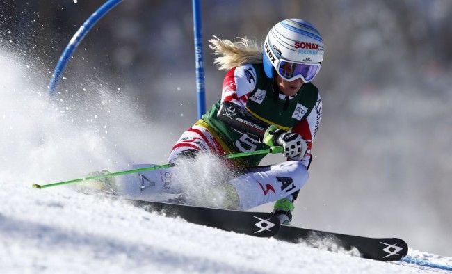 Eva-Maria Bremová na čele po 1. kole záverečného obrovského slalomu