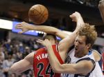NBA: Nowitzki s Williamsom potiahli Dallas k triumfu nad Portlandom
