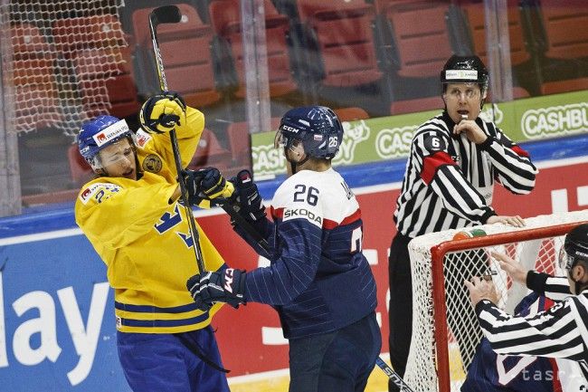 Jaroš prispel asistenciou k výhre Luley nad Färjestadom v play off SHL