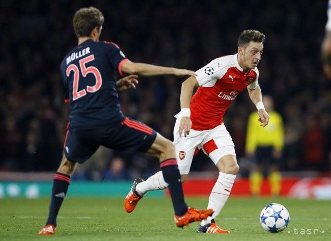 Özil neodíde z Arsenalu, pokiaľ Wenger zostane