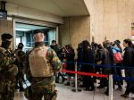 Belgická polícia pátra po mužovi, ktorý sprevádzal atentátnika z metra