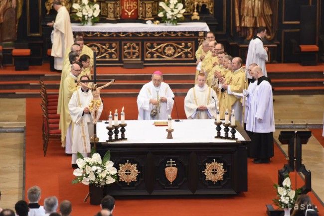 Arcibiskup Ján Orosch slúžil omšu svätenia olejov