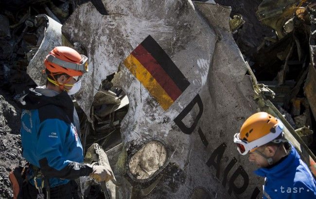 Pozostalí obetí si pripomenuli prvé výročie havárie stroja Germanwings